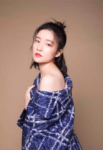 中国大陆女演员崔心心性感写真图片第2张