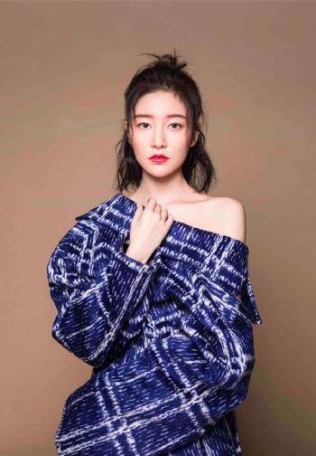 中国大陆女演员崔心心性感写真图片第1张