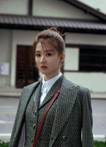 高清中国内地黑龙江省哈尔滨女演员乔欣甜美养眼写真图片桌面壁纸第3张