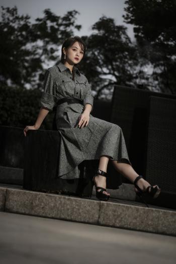邓莎吊带白裙灵动俏皮写真图片  邓莎图片第2张