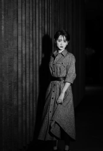 邓莎吊带白裙灵动俏皮写真图片  邓莎图片第3张
