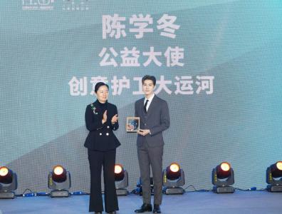 陈学冬灰色西装随性沉稳写真图片第0张