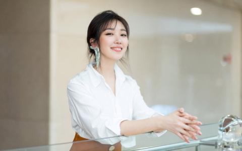 中国内地辽宁省沈阳女演员菅纫姿秋冬养眼时尚写真图片第1张