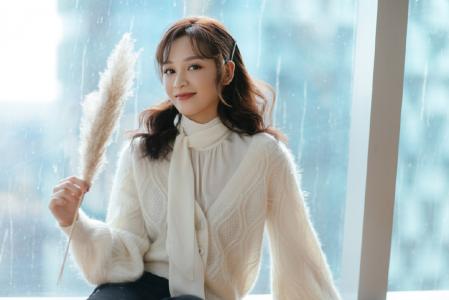 中国内地女演员王一菲温婉迷人写真图片第3张