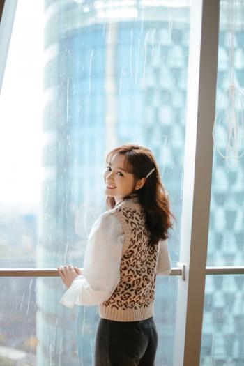 中国内地女演员王一菲温婉迷人写真图片第4张