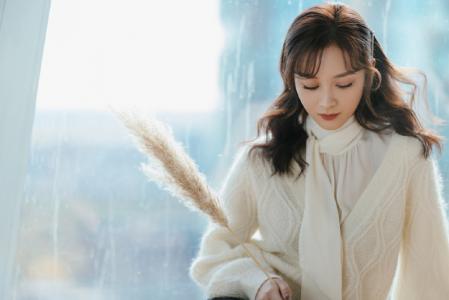 中国内地女演员王一菲温婉迷人写真图片第6张
