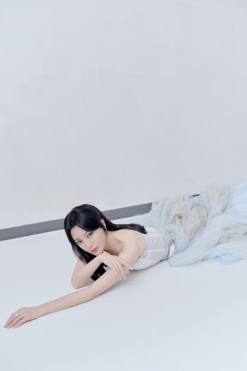 高清中国内地辽宁省沈阳女演员秦岚钻石蓝睫毛魅力性感写真第2张