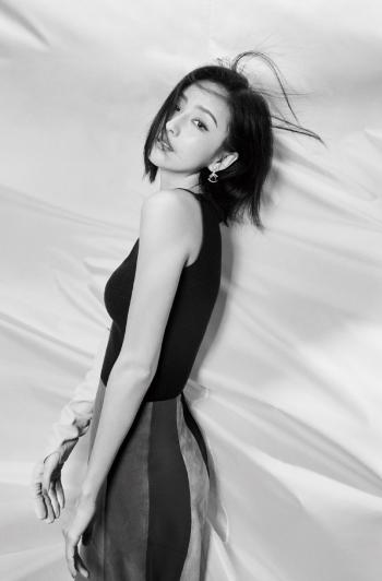 高清中国内地新疆伊犁影视女演员佟丽娅性感妩媚写真图片第1张