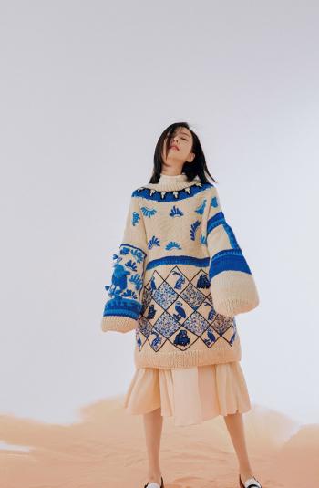 高清中国内地新疆伊犁影视女演员佟丽娅性感妩媚写真图片第2张