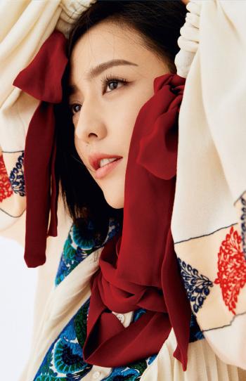 高清中国内地新疆伊犁影视女演员佟丽娅性感妩媚写真图片第3张