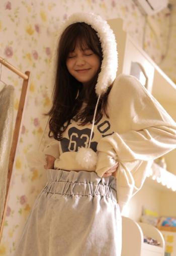 高清中国内地新疆伊犁影视女演员佟丽娅墨镜酷美性感写真图片第2张