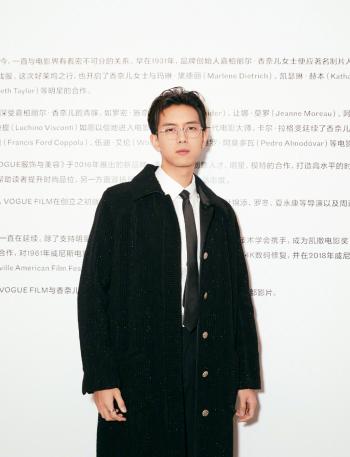 中国内地湖北荆州男演员李现泳池湿身酷帅写真图片第0张