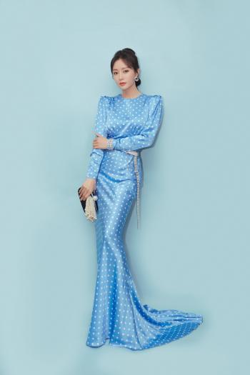 高清中国内地辽宁省沈阳女演员秦岚优雅妩媚写真桌面壁纸第2张
