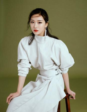 中国内地辽宁省沈阳女演员菅纫姿秋冬养眼时尚写真图片第0张