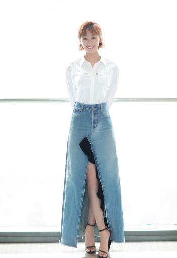 练练水手服性感时尚写真桌面壁纸第0张