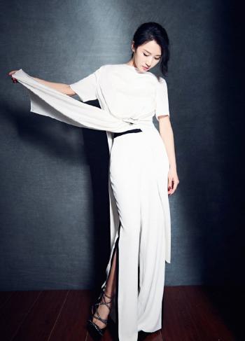 李念性感撩人时尚写真图片第3张