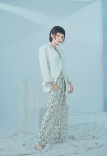 邓莎吊带白裙灵动俏皮写真图片  邓莎图片第5张