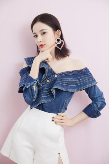 中国内地新疆乌鲁木齐市影视女演员古力娜扎粉嫩俏皮写真图片第1张