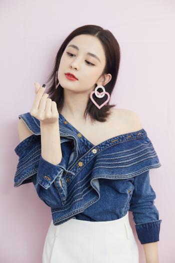 中国内地新疆乌鲁木齐市影视女演员古力娜扎粉嫩俏皮写真图片第2张