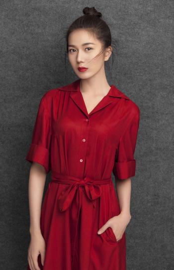 中国大陆四川省成都女演员彭杨甜美知性写真图片第2张