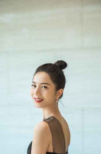 彭杨图片 _ 第(1)张