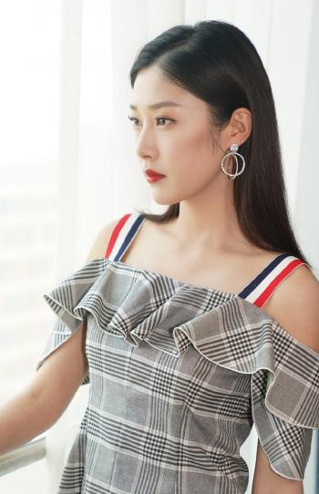 美女王双图片 _ 第(1)张