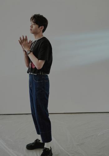 魏大勋COSMO时尚美丽盛典帅气图片第3张