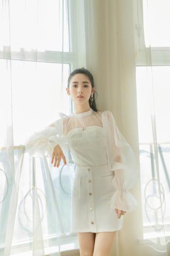 高清中国内地北京朝阳女演员邢菲清爽唯美高清桌面壁纸第0张