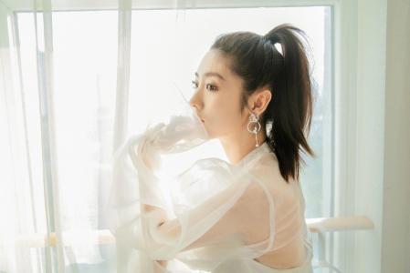 高清中国内地北京朝阳女演员邢菲清爽唯美高清桌面壁纸第1张