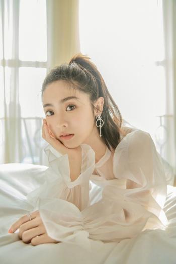 高清中国内地北京朝阳女演员邢菲清爽唯美高清桌面壁纸第2张