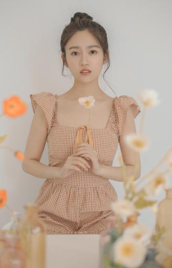 中国内地海市女演员汤梦佳清新温婉居家写真图片第2张