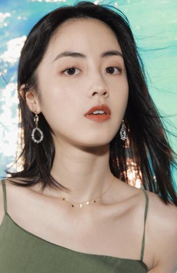 中国内地女广东陆丰模特章乐韵吊带裙迷人写真图片第3张