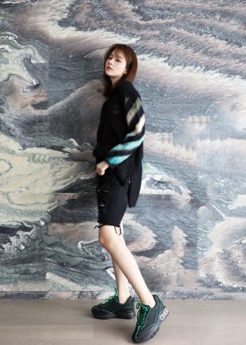 高清中国内地黑龙江省哈尔滨女演员乔欣甜美养眼写真图片桌面壁纸第1张