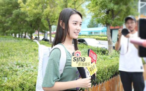 蒋依依仙气白裙清纯高清桌面壁纸第2张