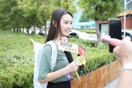 蒋依依仙气白裙清纯高清桌面壁纸第3张