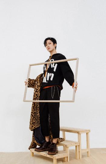 高清中国内地男演员男星赖艺2019腾讯视频年度活动照图片第2张
