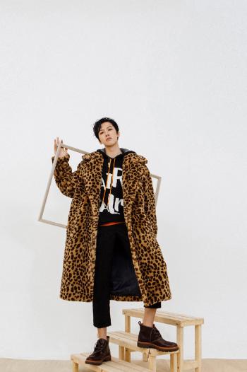 高清中国内地男演员男星赖艺2019腾讯视频年度活动照图片第3张