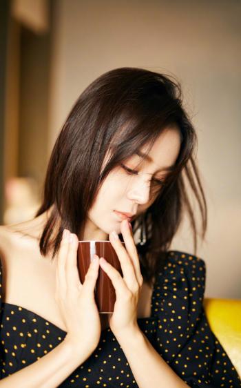 高清中国内地影视湖北省襄阳女演员袁姗姗时尚养眼写真桌面壁纸第0张