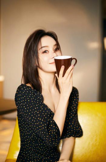 高清中国内地影视湖北省襄阳女演员袁姗姗时尚养眼写真桌面壁纸第3张