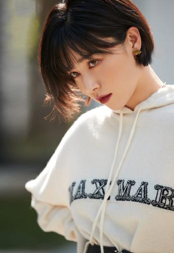 高清中国内地代黑龙江省哈尔滨新生女演员阚清子眼眸动人清新性感时尚大气艺术写真图片第3张