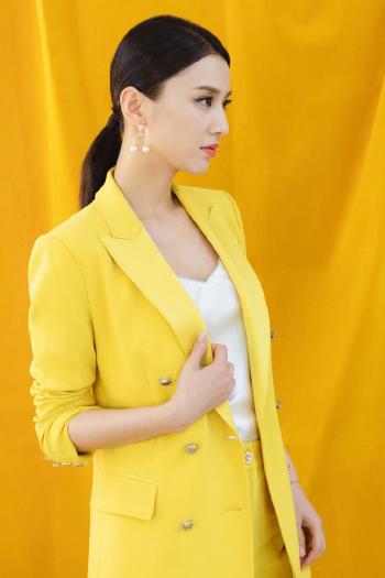中国内地著名女演员黄圣依西装时尚写真图片第0张