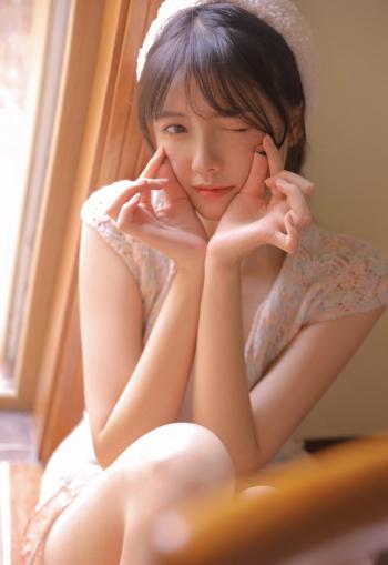 中国内地著名女演员黄圣依黑色性感优雅写真图片第0张