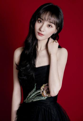 高清中国内地女演员郑爽《我在颐和园等你》灵动剧照图片第2张