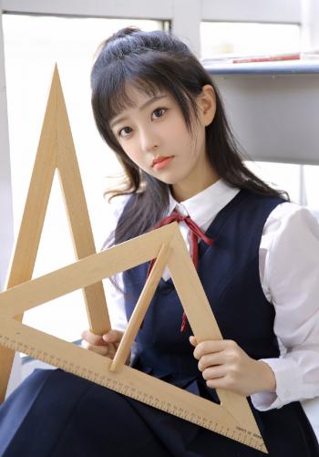 超像林志玲的美丽校花 甜美校服装写真第4张