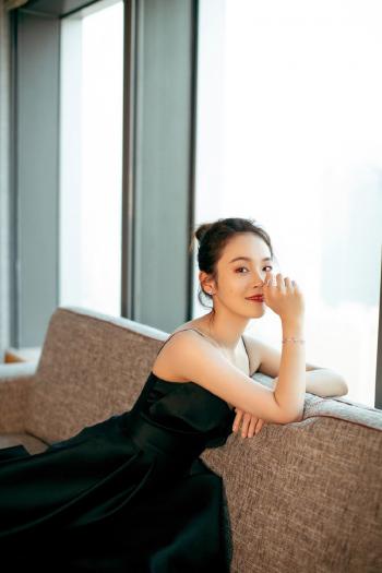 高清吉林省辽源女明星张佳宁百变时尚高清桌面壁纸第1张