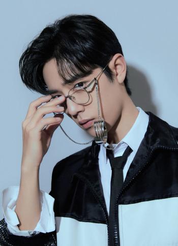 肖战衬衫西服简约写真图片第4张