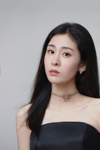 中国大陆天津女歌手张碧晨湖南卫视跨年晚会图片第2张