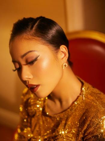 高清上海美女王菊紧身印花裙撩人性感写真第4张
