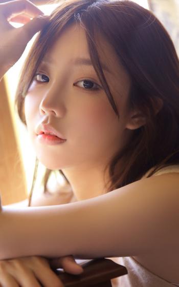 超像林志玲的美丽校花 甜美校服装写真第4张