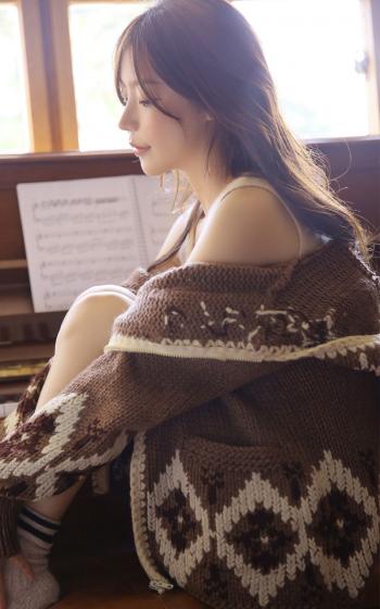 超像林志玲的美丽校花 甜美校服装写真第5张